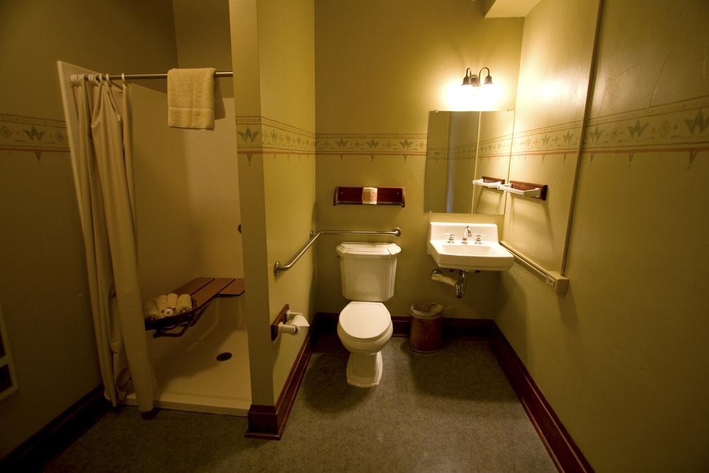 Mcmenamins Edgefield Troutdale Quarto foto